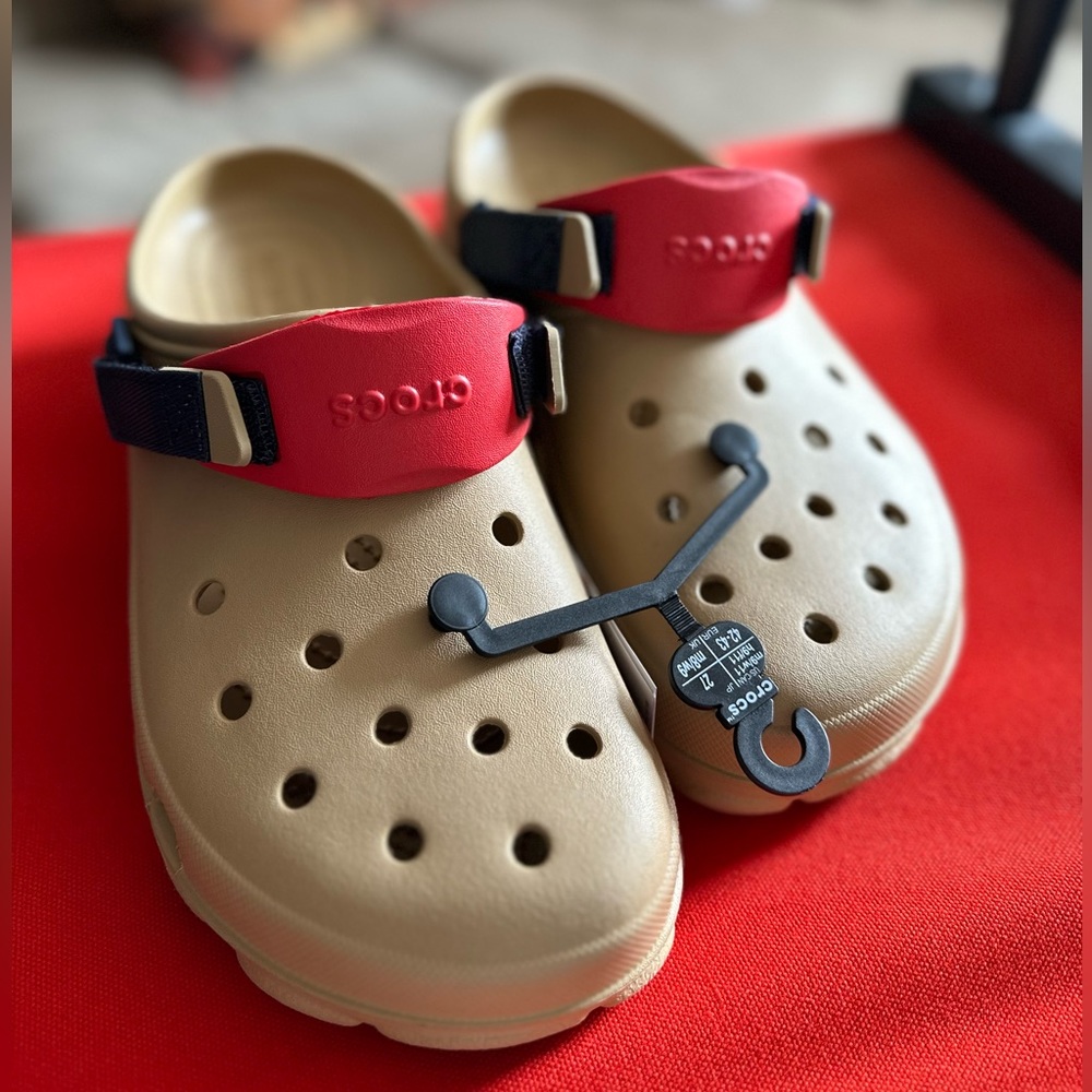 CROCS never looked this fancy! It’s classic all terrain unisex clogs.